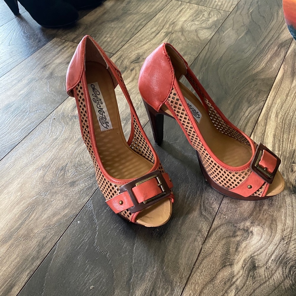 Naughty monkey heels